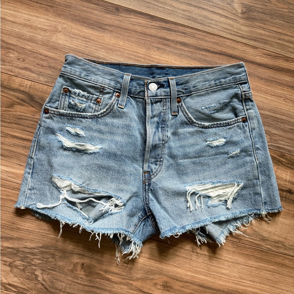 Levi Distressed 501 Shorts nwot